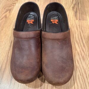 Dansko Oiled Brown XP Clog 40 EUC